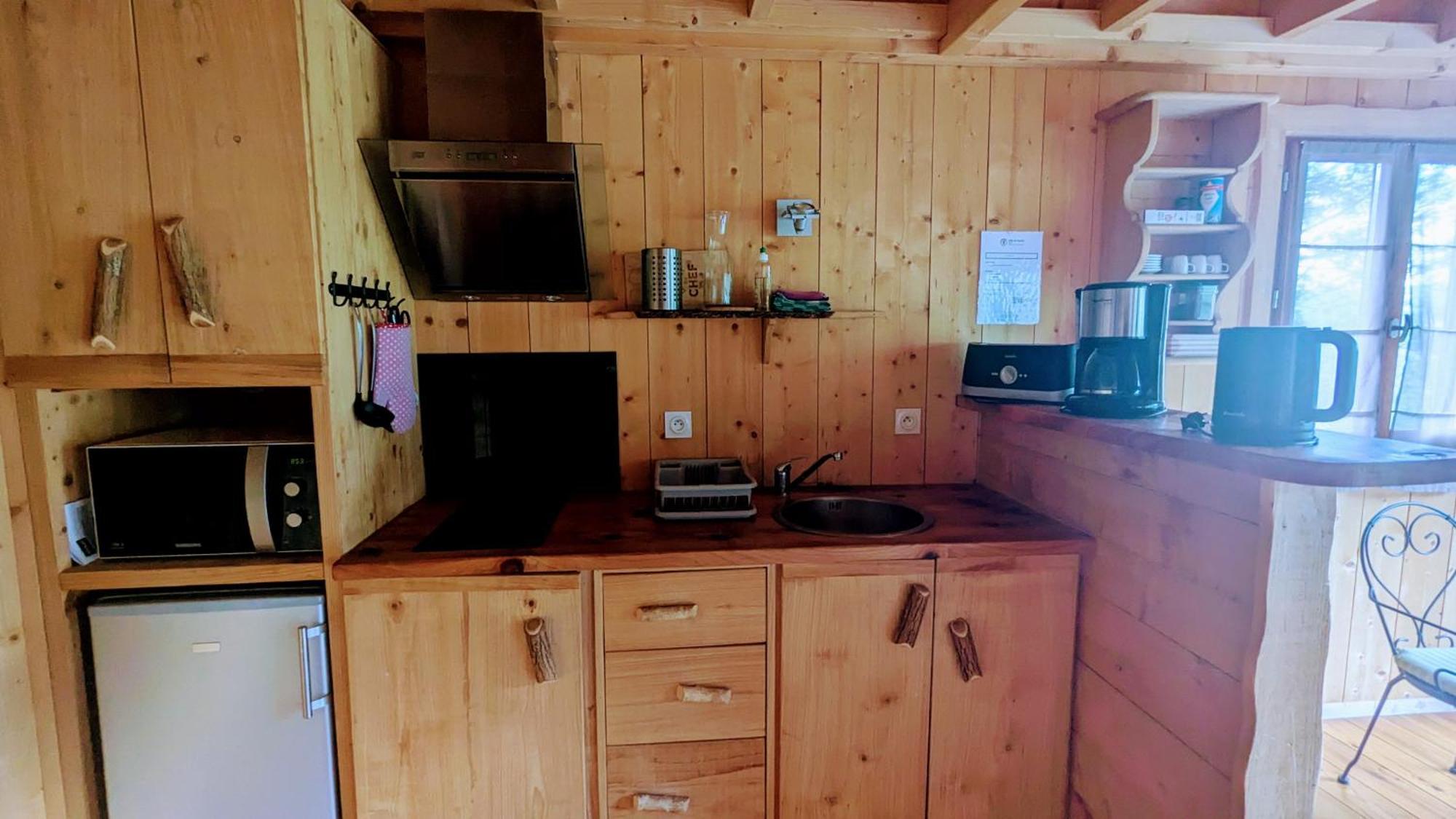 Cabanes Et Lodges Du Belvedere Serrieres-sur-Ain Exterior foto